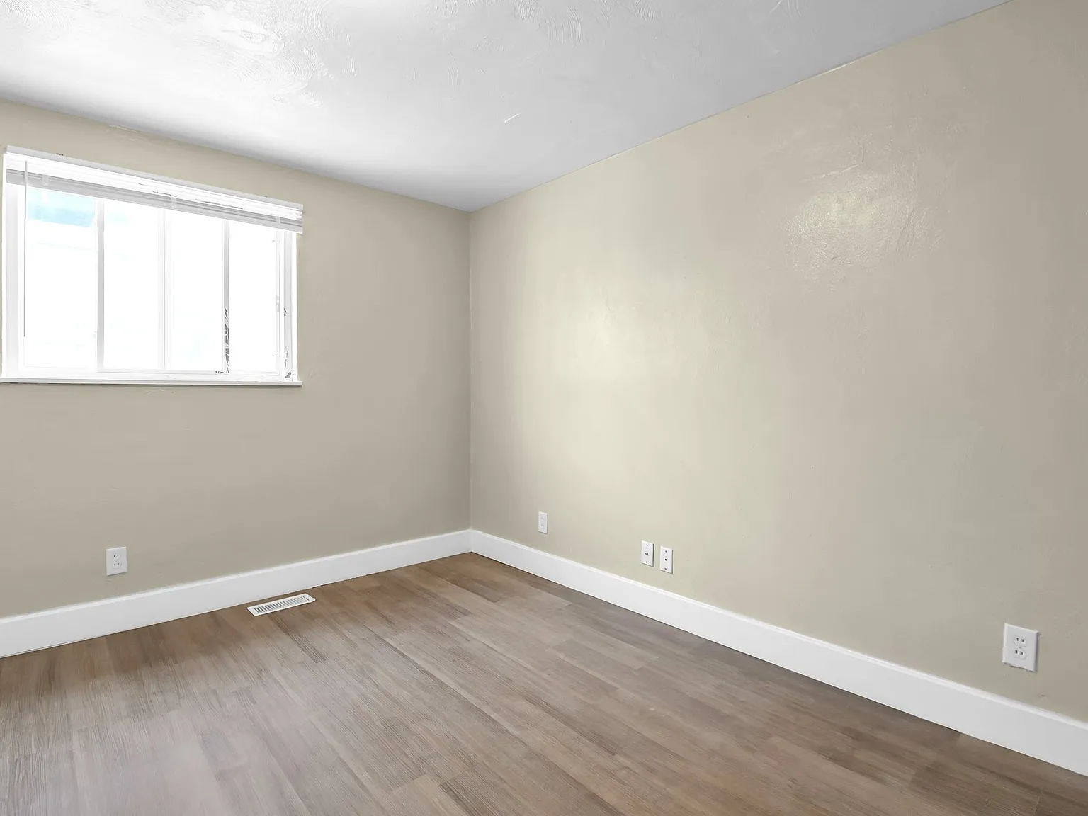 1794 Genessee Avenue - A — Photo 3