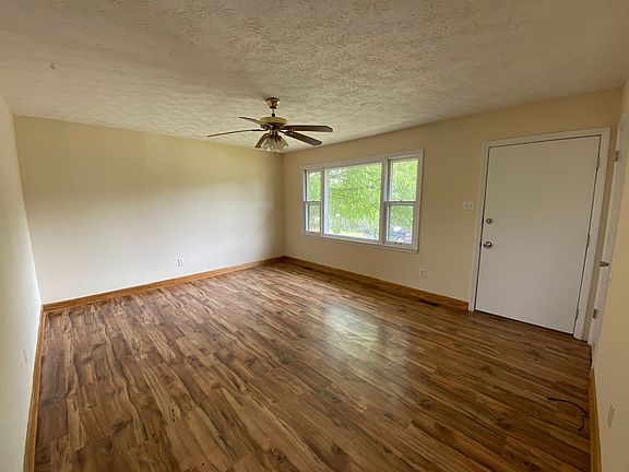 4th image of 441 Larkwood Dr