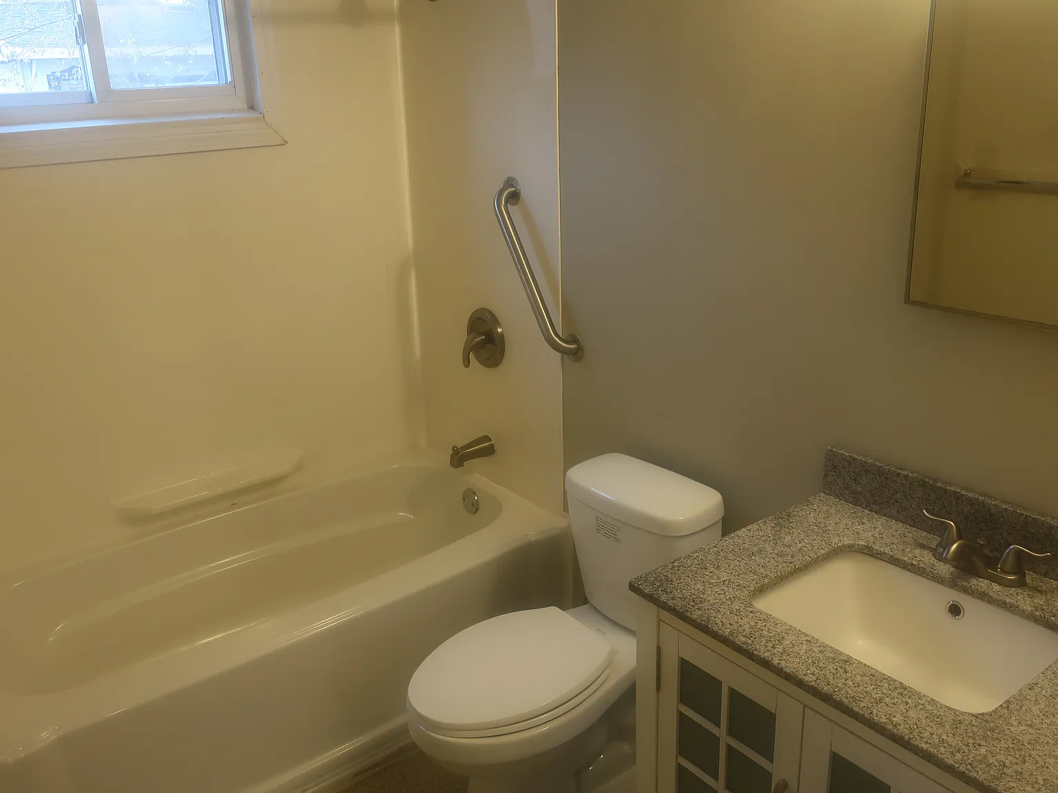 2 bed, 1000 sqft, $1,695 — Photo 4