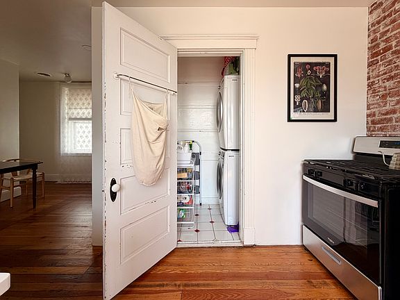 4th image of 1104 Russell St APT 2
