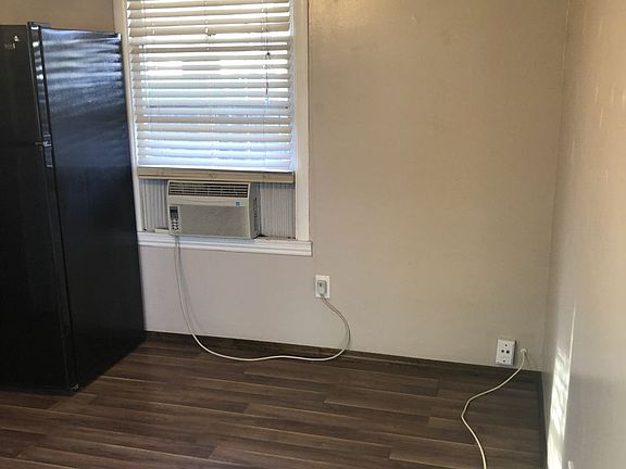 5th image of 660 Maple St #B