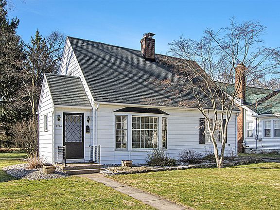 2nd image of 1228 Lakeway Ave