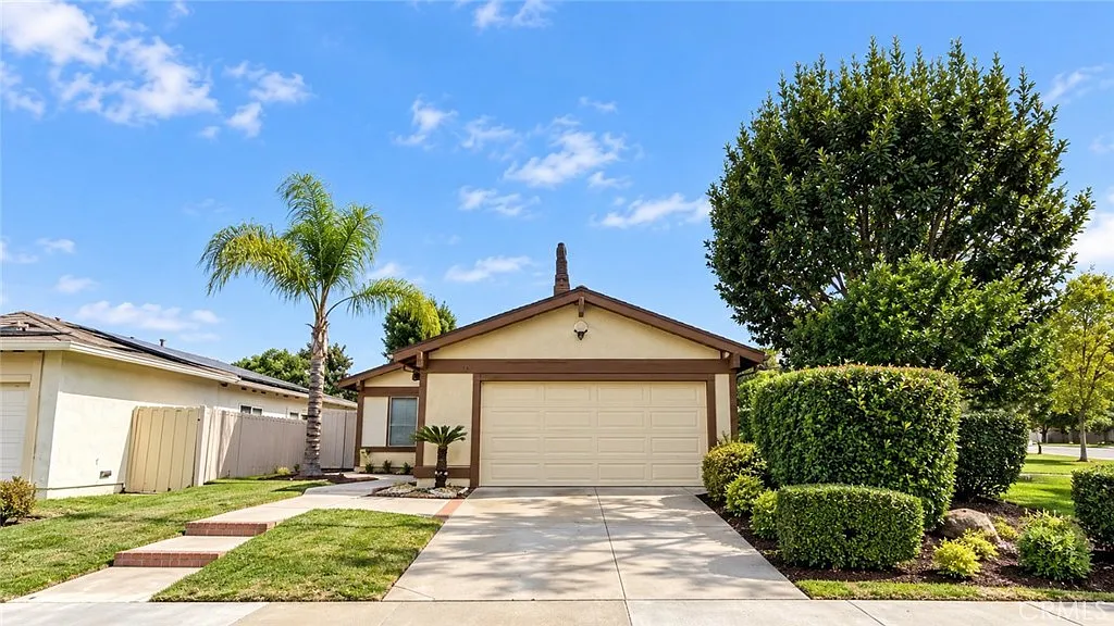 4 bed, 1472 sqft, $4,400 — Photo 1