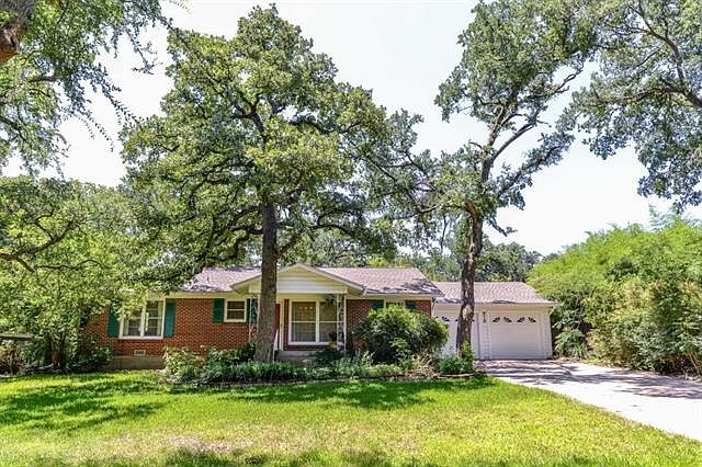1st image of 916 Meadow Oaks Dr