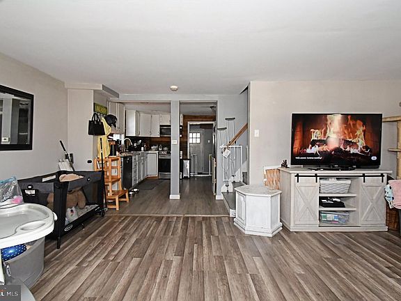 5th image of 926 S Filmore St #922