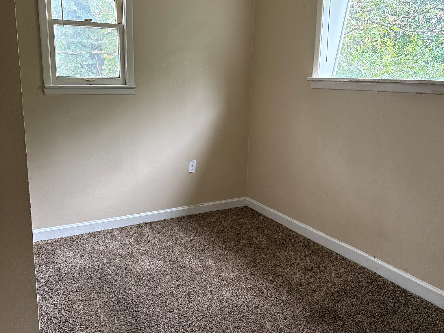 Spacious 3 Bedroom — Photo 4
