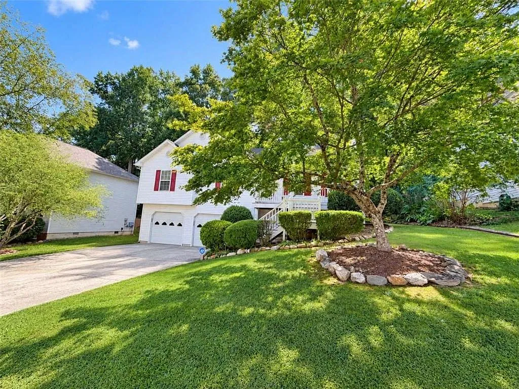 4 bed, 3.0 bath, $3,000 — Photo 2
