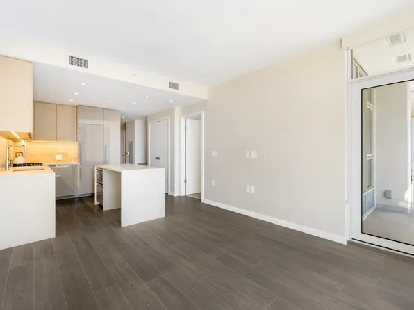 4168 Lougheed Hwy #2804, Burnaby, BC V5C 0N9