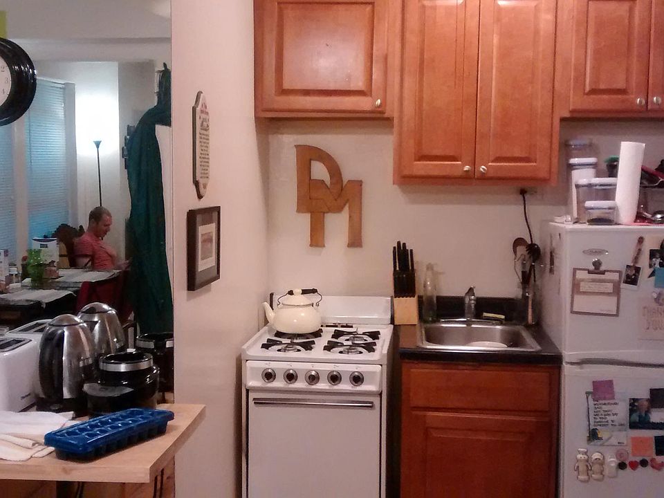 2nd image of 1100 N La Salle Dr APT 106