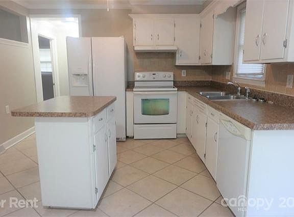 4th image of 2416 Woodleaf Dr
