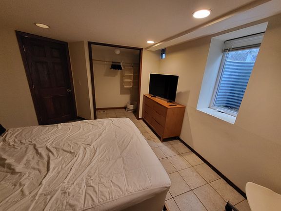 Room for rent - furniture not included.