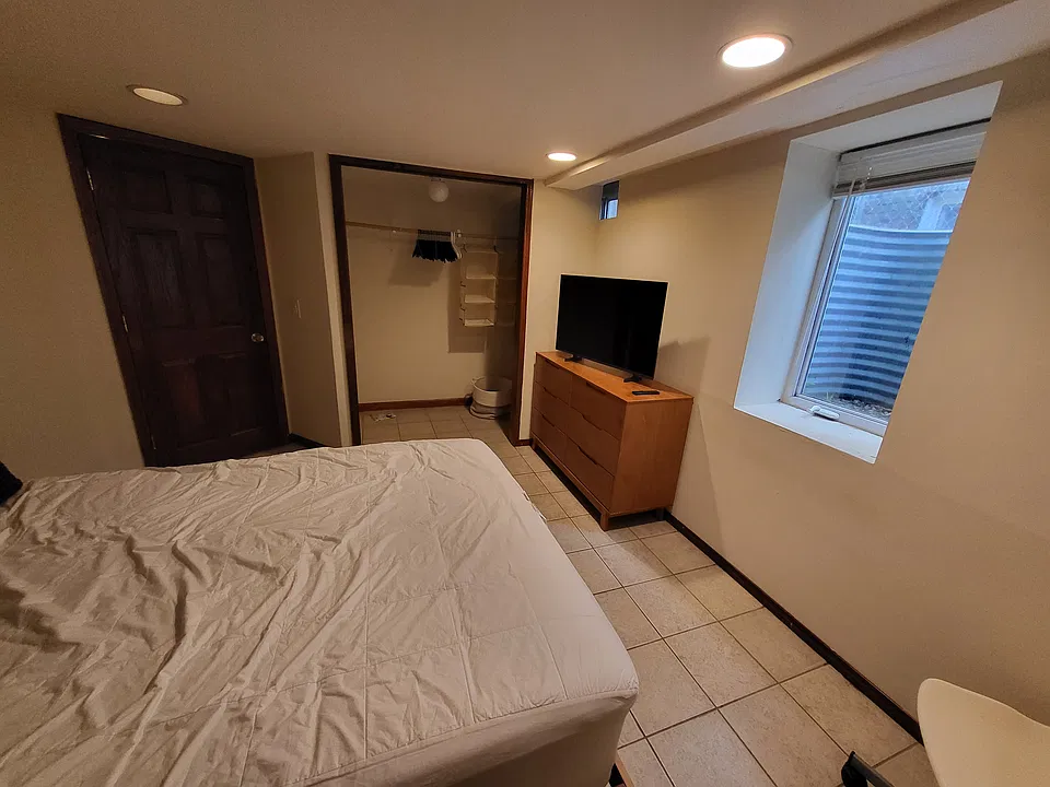 Room for rent - furniture not included.