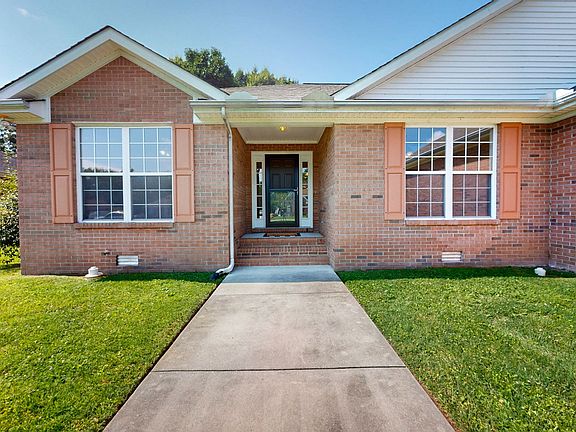 3rd image of 121 Regalwood Dr