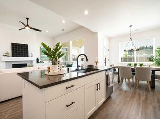 3028 NW Hidden Ridge Dr NW, Bend, OR 97703