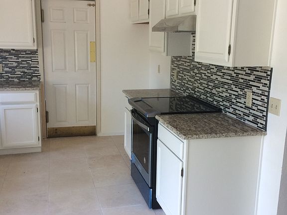 3rd image of 308 Harrington Ln