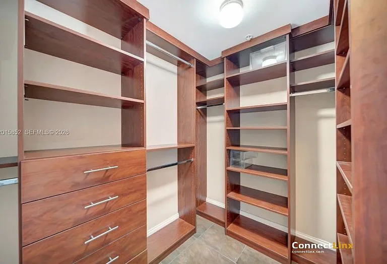 401 SW 4th Ave — Photo 6