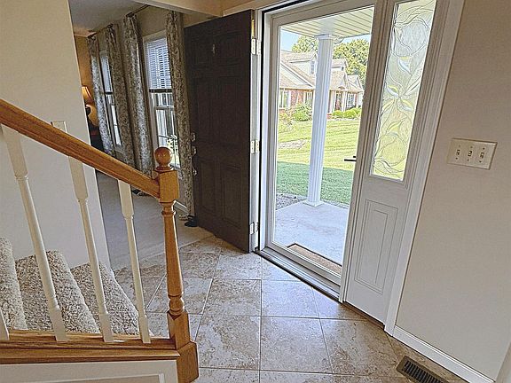 3rd image of 847 W Graham Ln