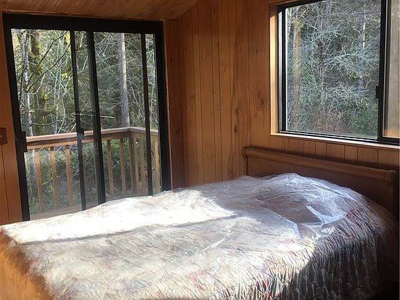4th image of 220 Salmonberry Lane