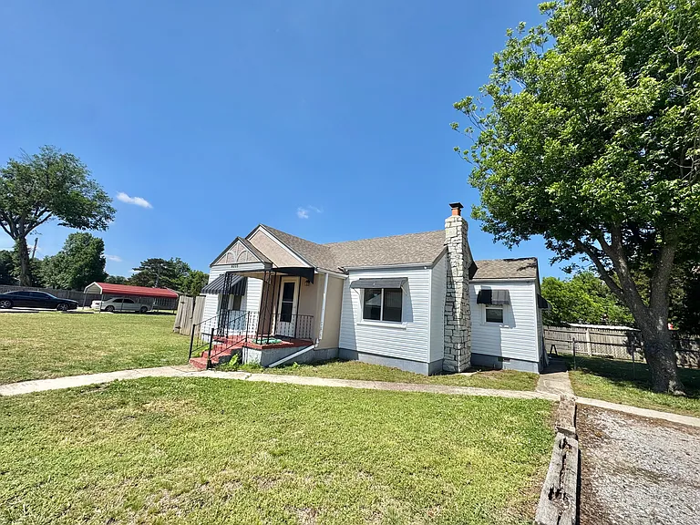 6005 NW 32nd St — Photo 3