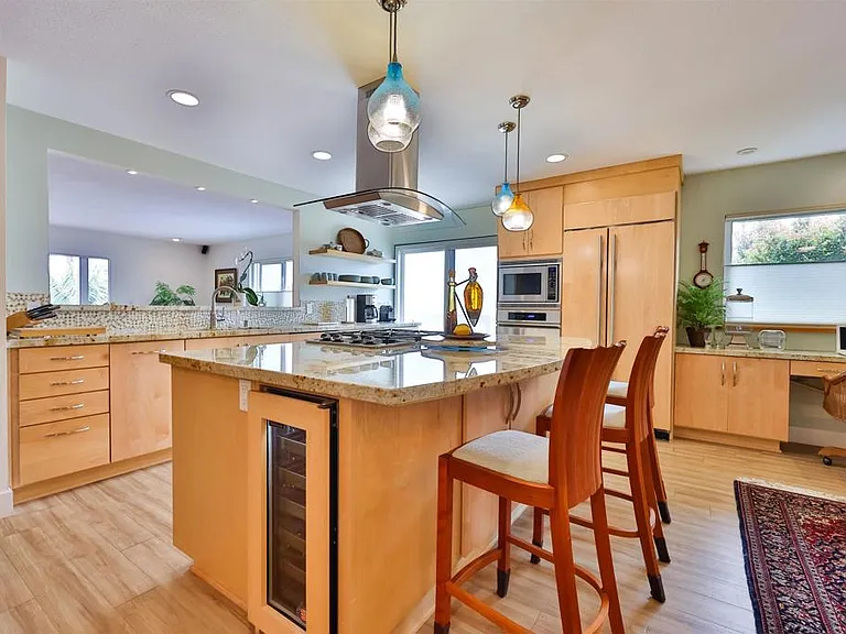 1524 Ynez Pl — Photo 8