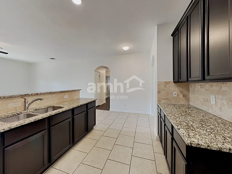 7913 Oxbow Way — Photo 4