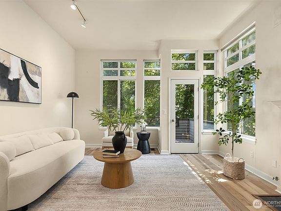 4th image of 314 25th Avenue E