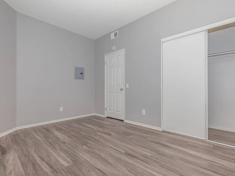 Club Pacifica Apartment Homes — Photo 41