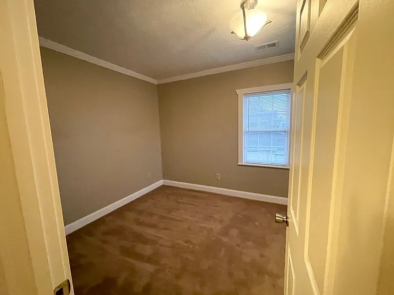 1011 Campus Dr #2 — Photo 8