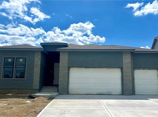 4512 SW Berkshire Dr, Lees Summit, MO 64083