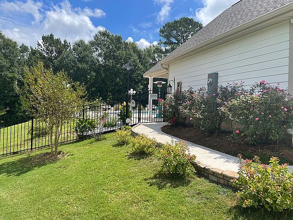 5th image of 245 Enfield Ln