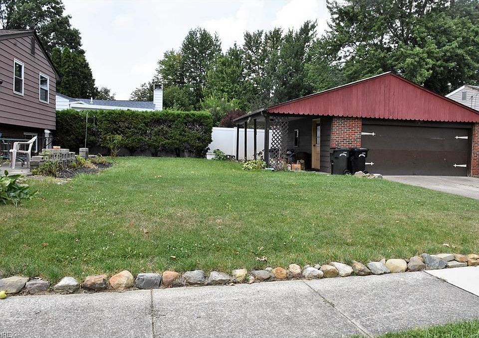 2nd image of 936 Hollywood Dr