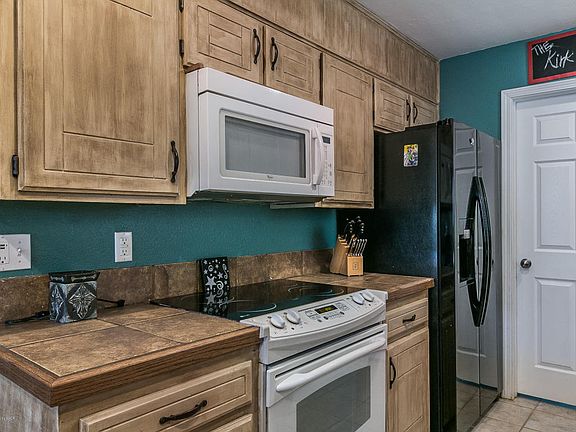 4th image of 15 Thunderbird Dr