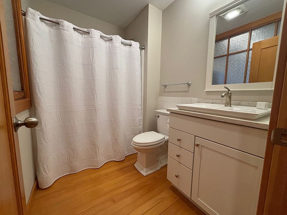 Full Bathroom.