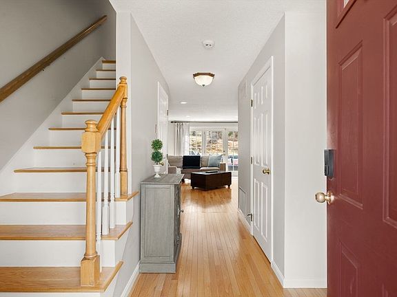 4th image of 8 Bellingham Ct #92