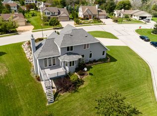 422 Emerald Hills Dr, Fredonia, WI 53021