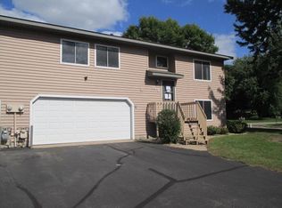 10 Oak Leaf Ln, Circle Pines, MN 55014