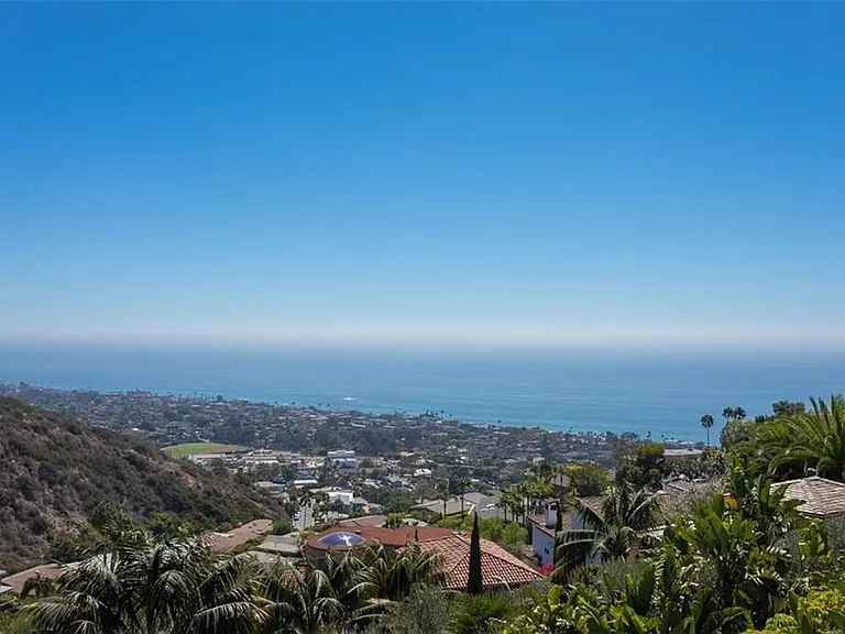 1326 Skyline Dr — Photo 1