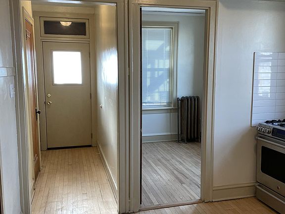4th image of 12 S Austin Blvd APT 2