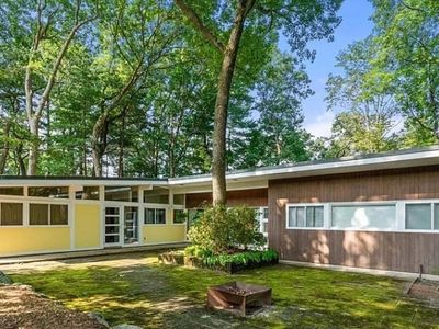 250 Walnut St, Lynnfield, MA, 01940