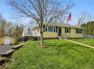 7 Vine St, Putnam, CT 06260