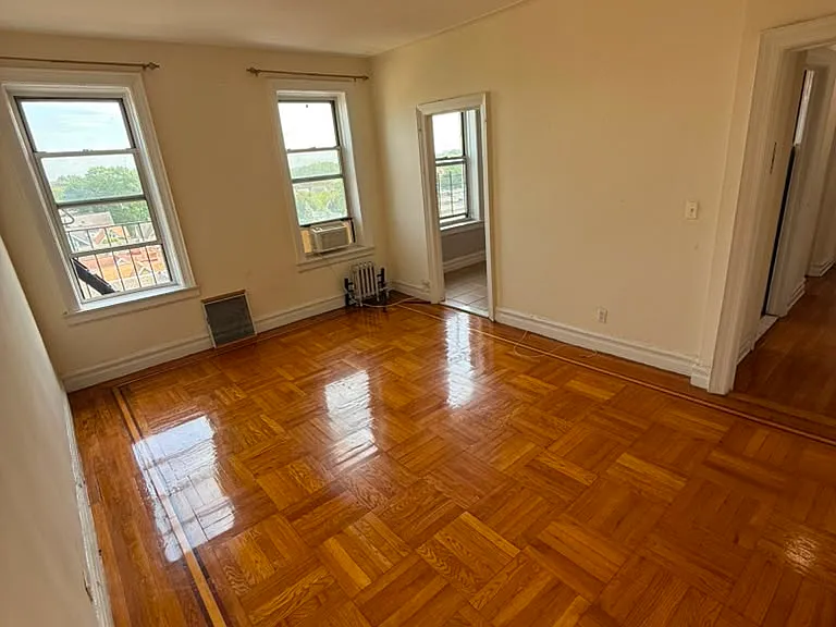 10916 Myrtle Ave #3E — Photo 3