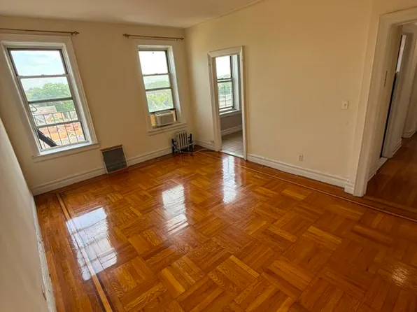 (undisclosed Address), Richmond Hill, NY 11418
