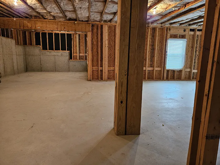Unfinished full basement