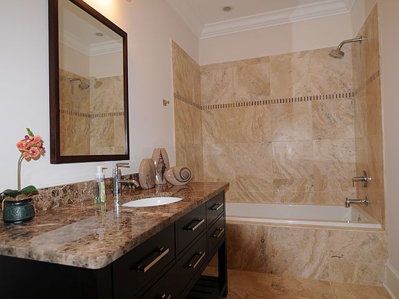 Spectacular en suite baths 