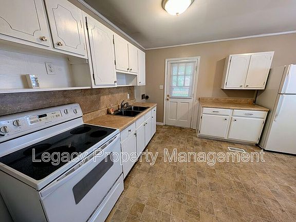 5th image of 2202 Maywood St