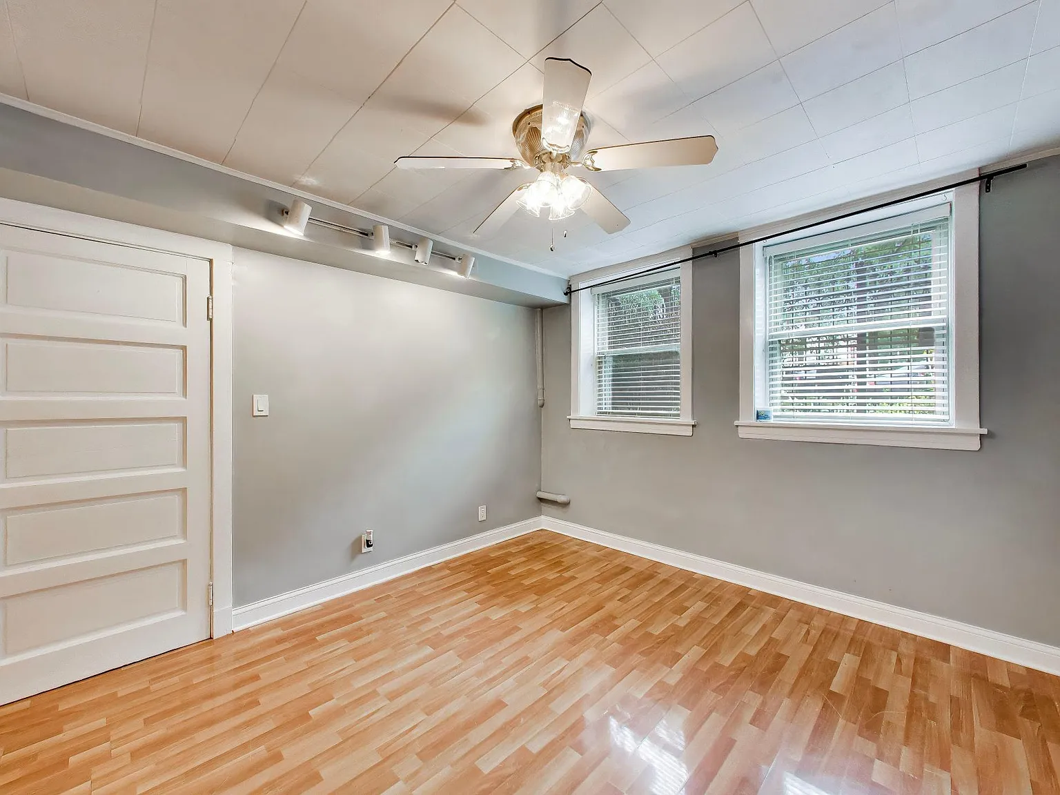 2 bed, 770 sqft, $1,600 — Photo 4
