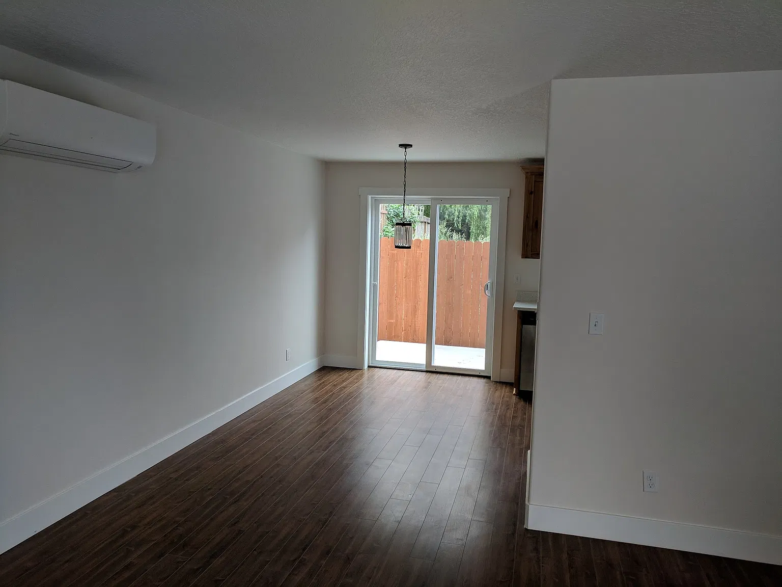 2 bed, 812 sqft, $1,595 — Photo 2