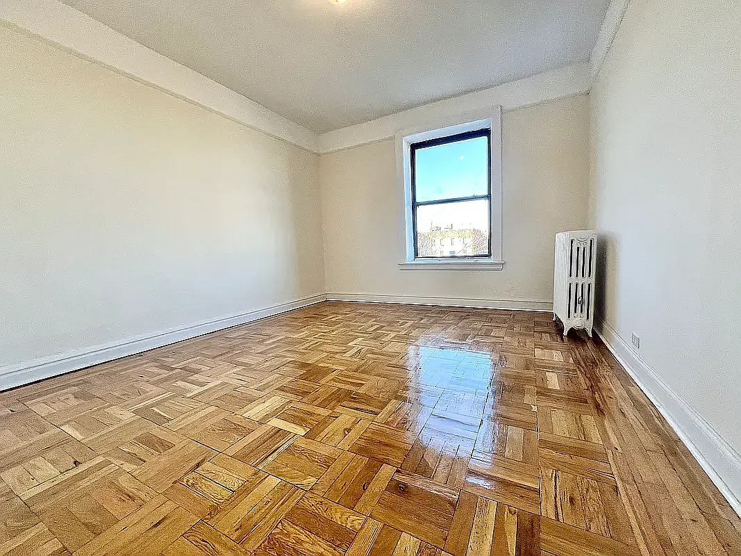 6655 Broadway — Photo 2