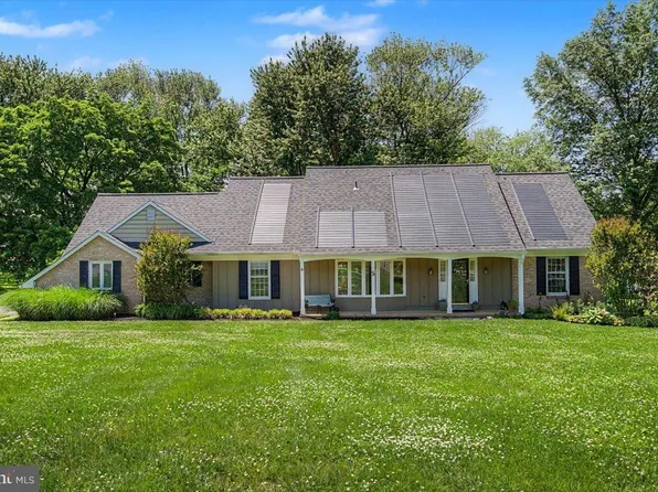 5 Tenby Chase Dr, Newark, DE 19711