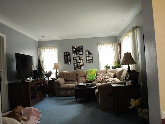5th image of 1328 Roseland Ave